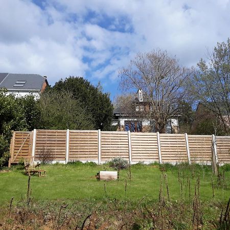 Maison Et Velos A Godinne Dans La Vallee De La Meuse Exteriér fotografie