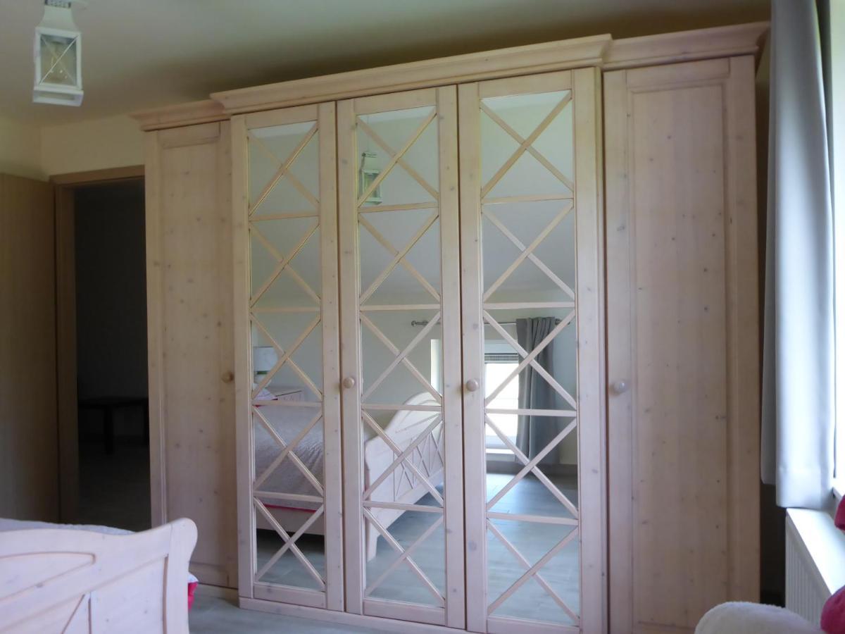 Maison Et Velos A Godinne Dans La Vallee De La Meuse Exteriér fotografie