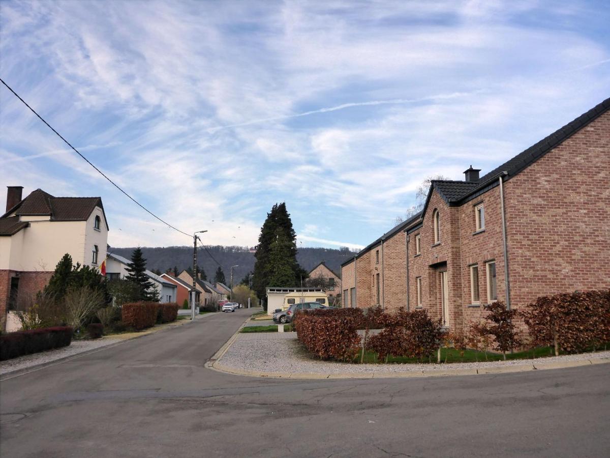 Maison Et Velos A Godinne Dans La Vallee De La Meuse Exteriér fotografie