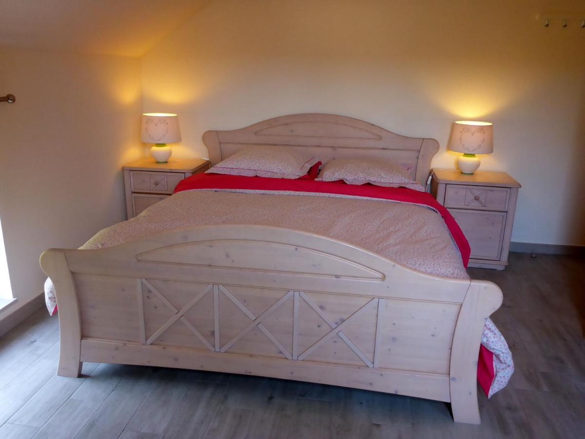 Maison Et Velos A Godinne Dans La Vallee De La Meuse Exteriér fotografie