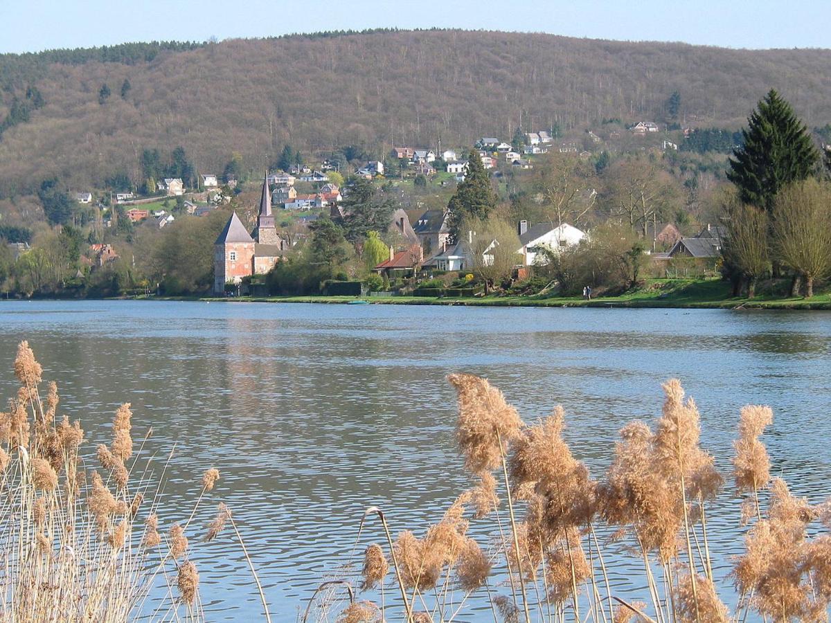 Maison Et Velos A Godinne Dans La Vallee De La Meuse Exteriér fotografie