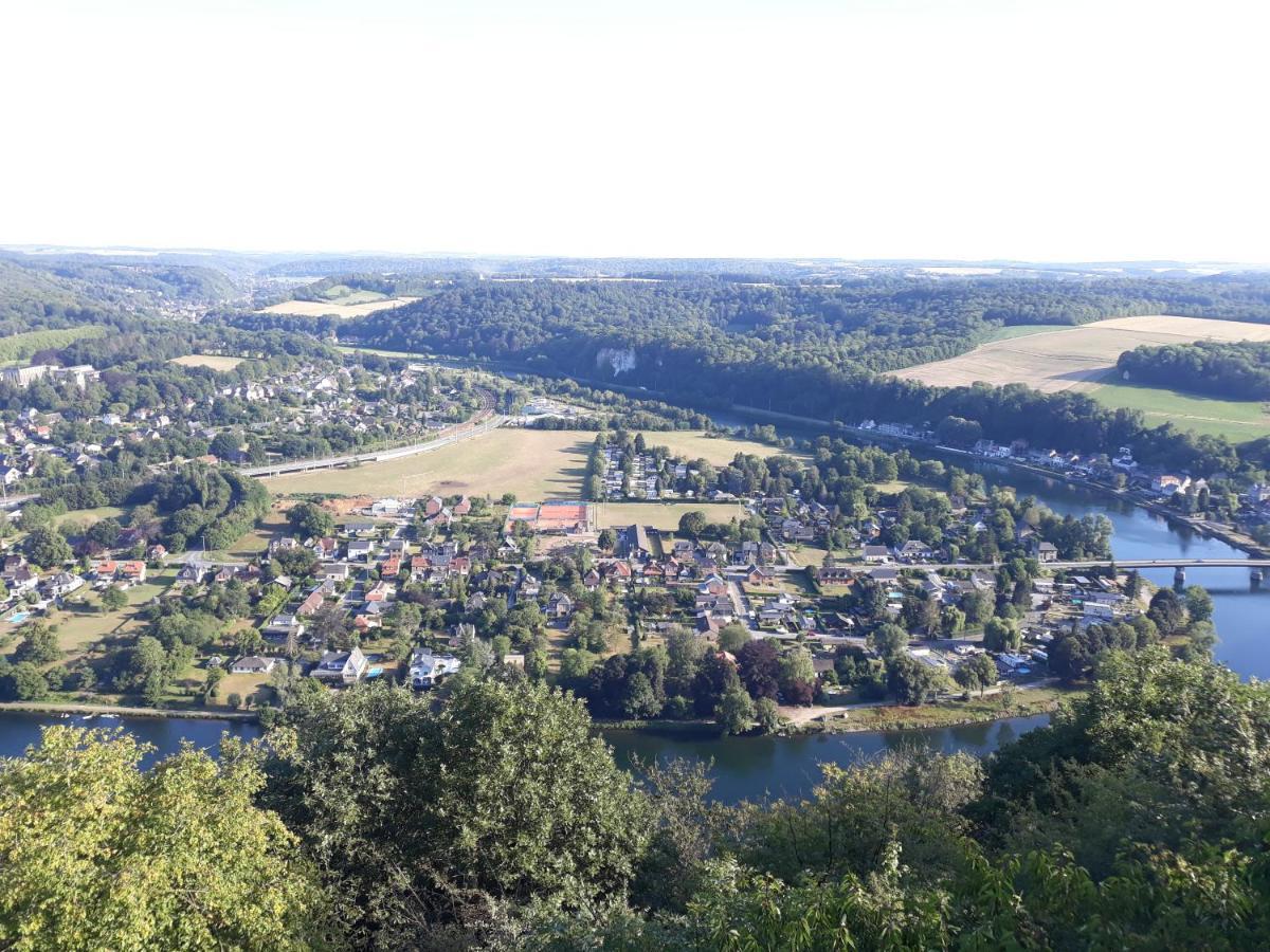 Maison Et Velos A Godinne Dans La Vallee De La Meuse Exteriér fotografie