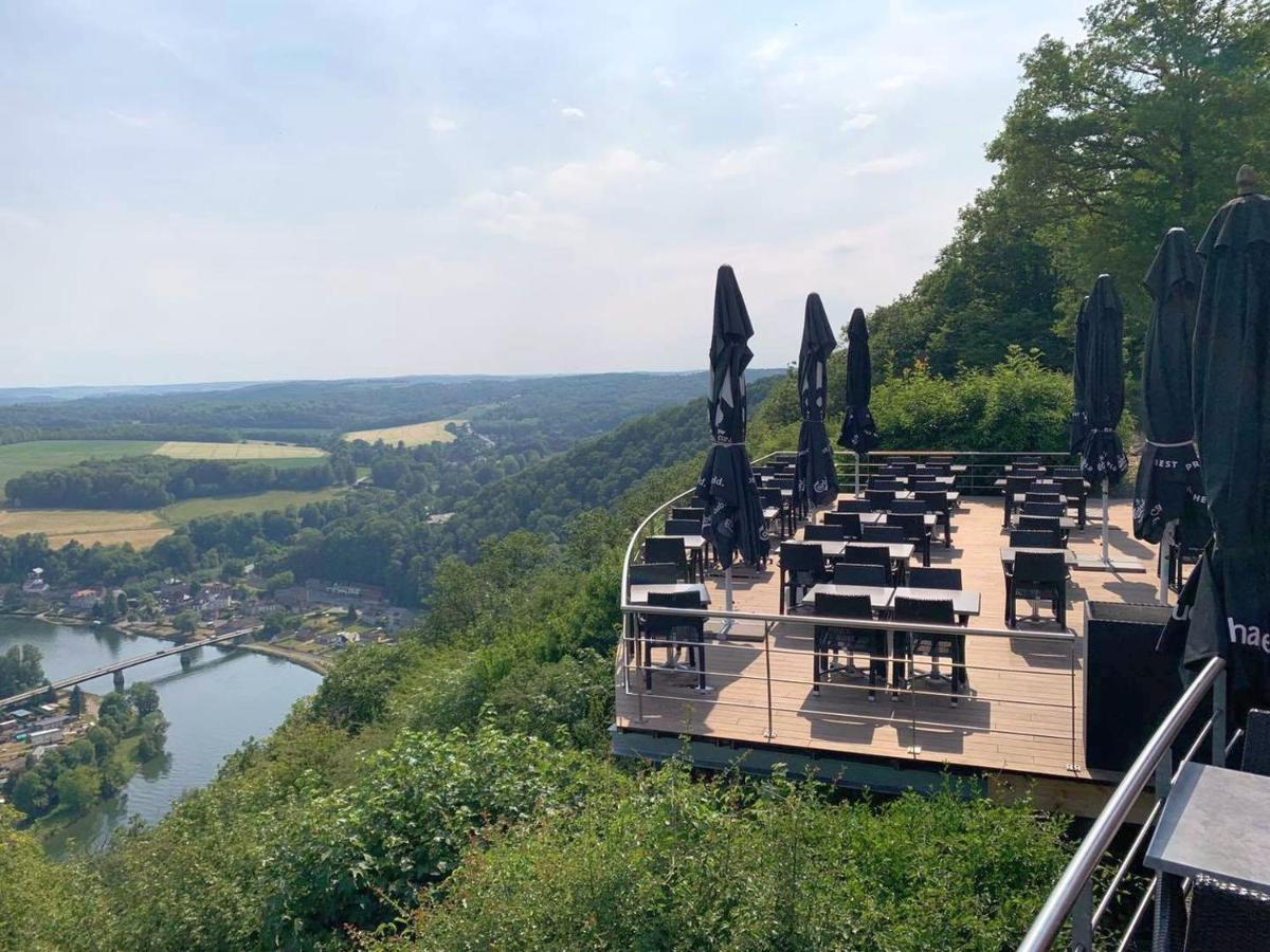 Maison Et Velos A Godinne Dans La Vallee De La Meuse Exteriér fotografie
