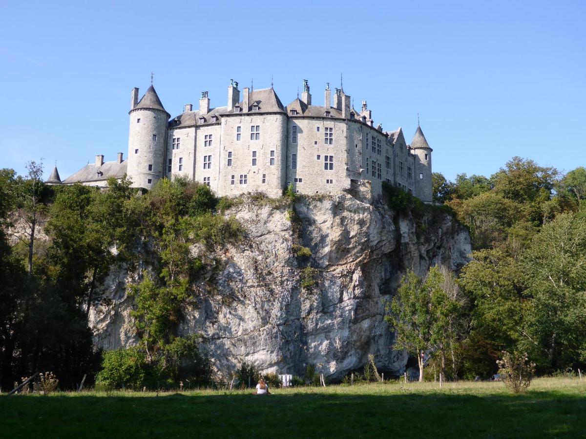 Maison Et Velos A Godinne Dans La Vallee De La Meuse Exteriér fotografie